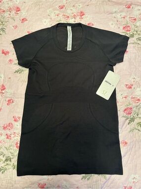 Lululemon ♦️♦️ Athletica Black Swiftly Tech SS Tee NWT Sz 10 Athleisure London
